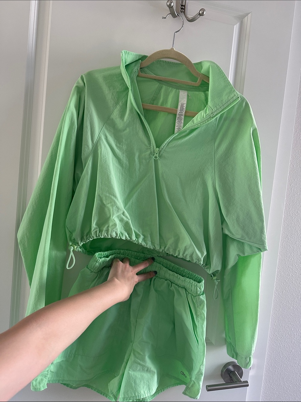 ALO Yoga Light Green Cropped Windbreaker Jacket and short set size s